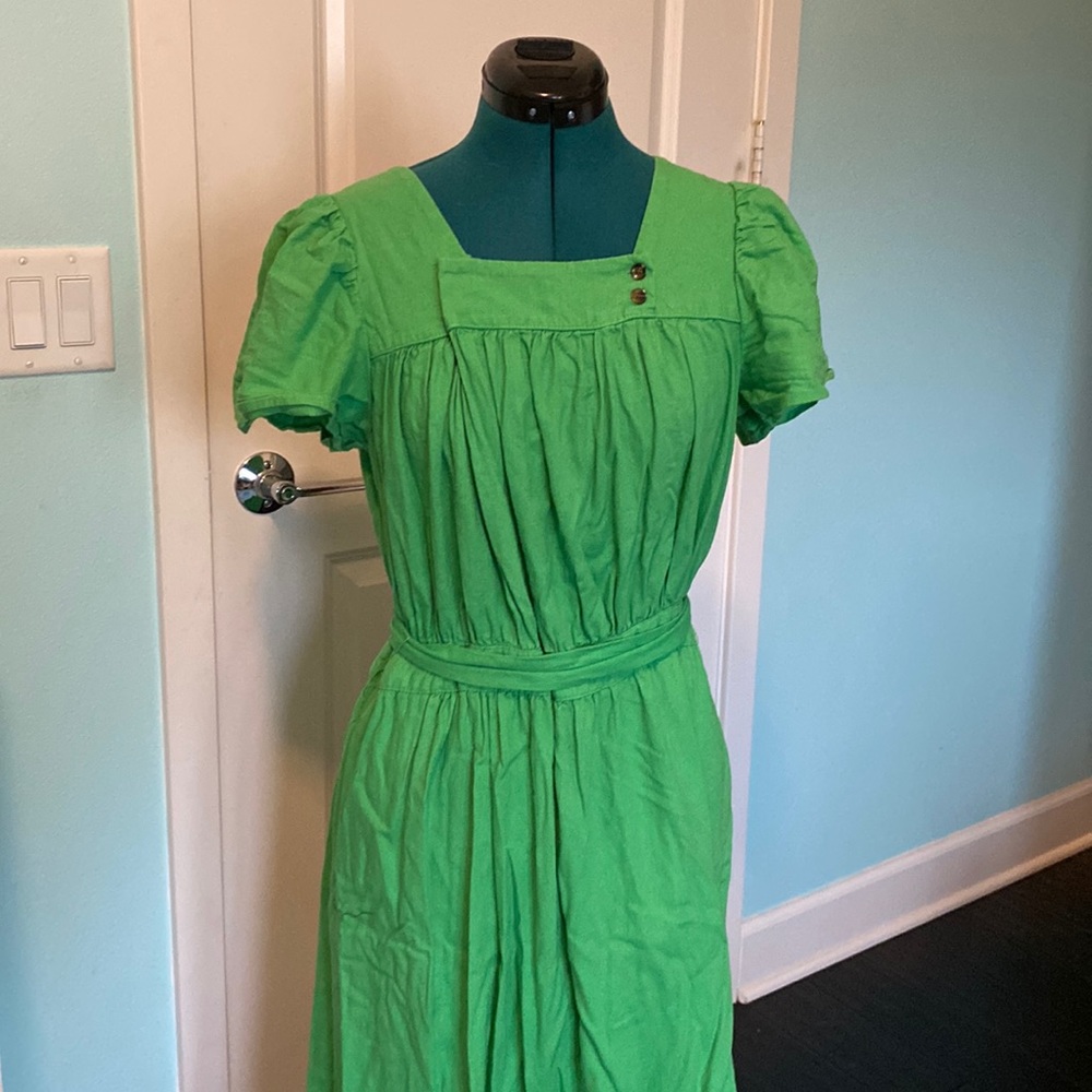 Vintage-Inspired Green Square Neck Day Dress